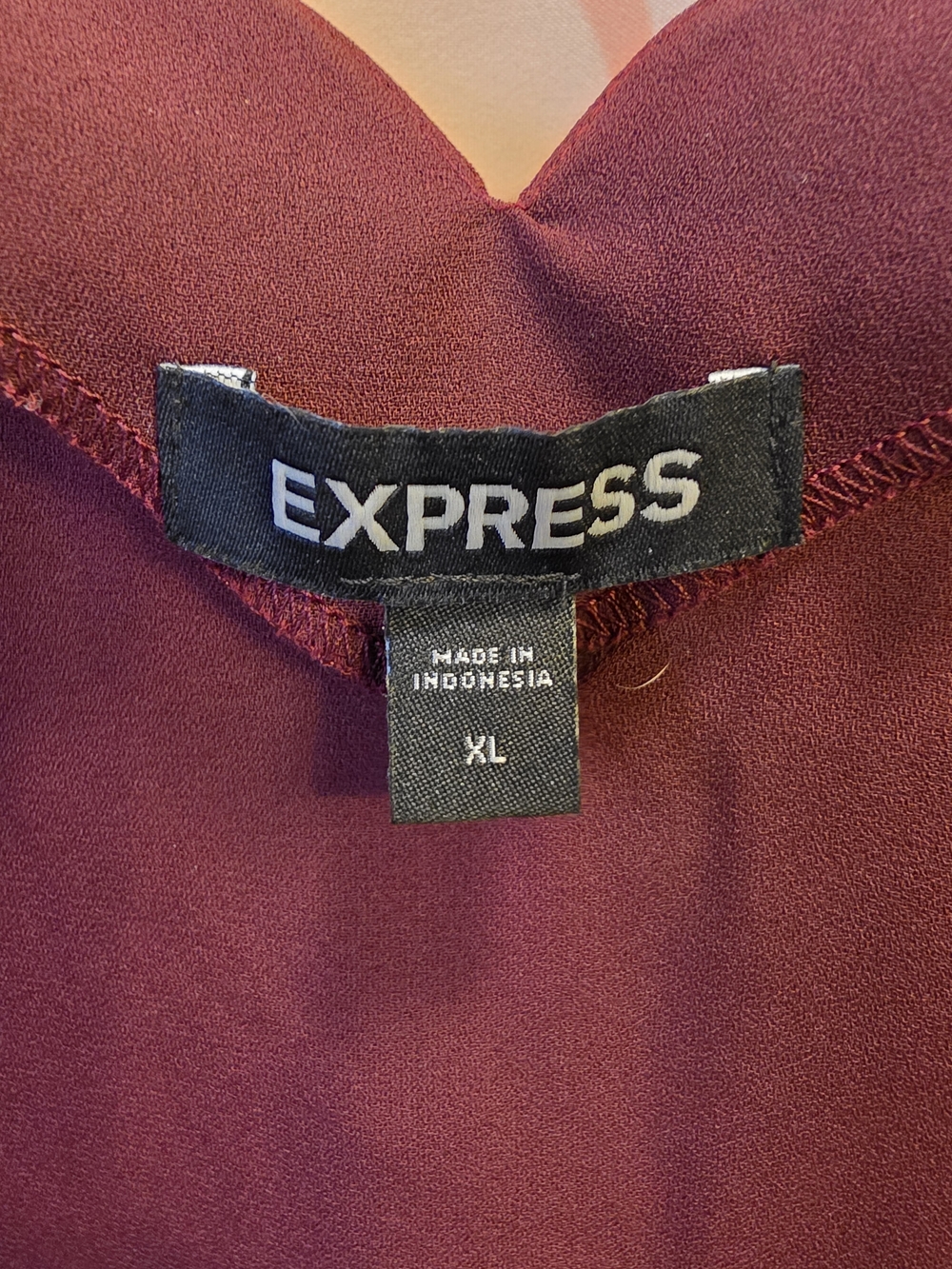 Express Women's Scallop V-Neck Camisole - Wine - Picture 2 of 3